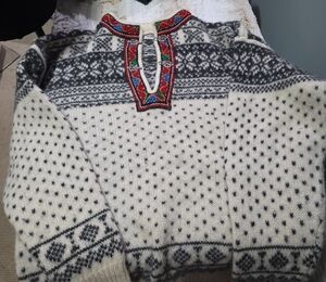Men's Traditional Pattern Sweater - Cream and Gray